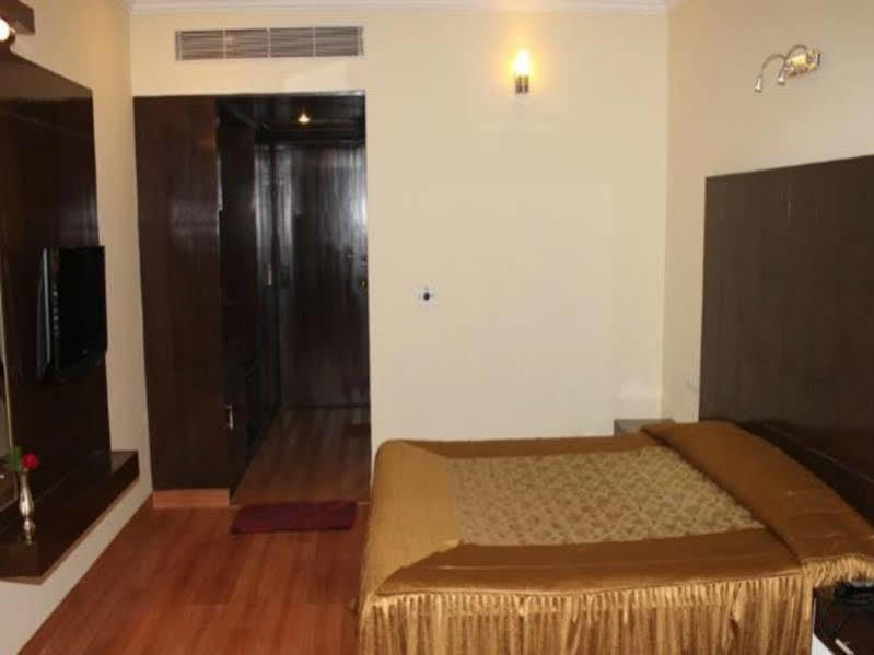 Vaibhav 3* Varanasi